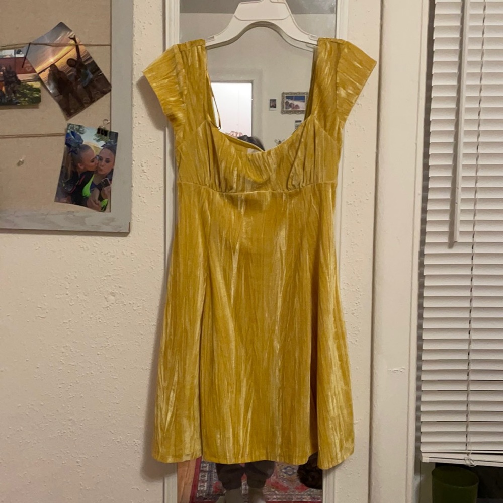 Yellow Urban Outfitters Dress Size Small Velvet Never Worn - Picture 1 of 3